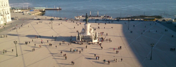 Praça do Comércio is one of Матрёшки в Лиссабоне.