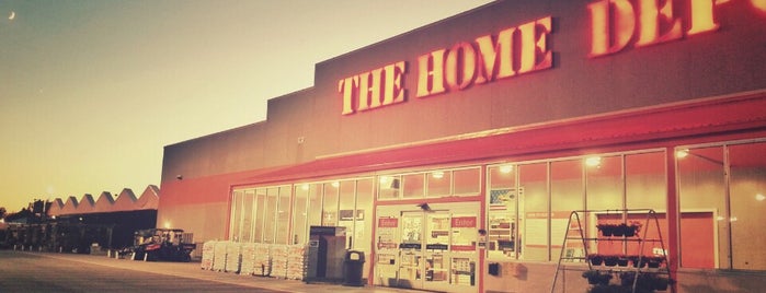 The Home Depot is one of สถานที่ที่ Eric ถูกใจ.