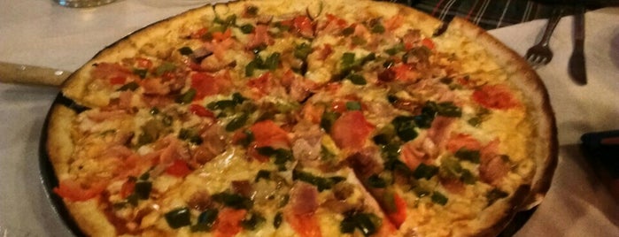 Ilis Pizza is one of Locais salvos de Carlos.
