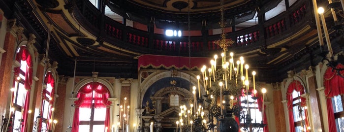 Sinagoga Spagnola is one of Locais curtidos por Agus.