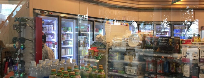 7-Eleven is one of Singapore: business while travelling.