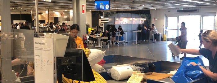 IKEA Swedish Food Market is one of Locais salvos de Bryan.