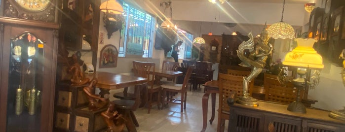 Aroy Restaurant is one of ร้านอาหารชะอำ หัวหิน.