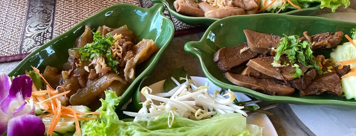 Huean Boran Ban Him Ping is one of Food.