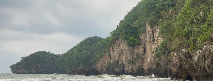 Thung Zang Bay is one of ระนอง.