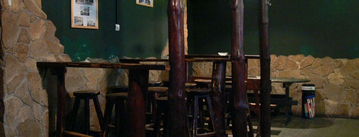Black Dog Pub is one of Sör.