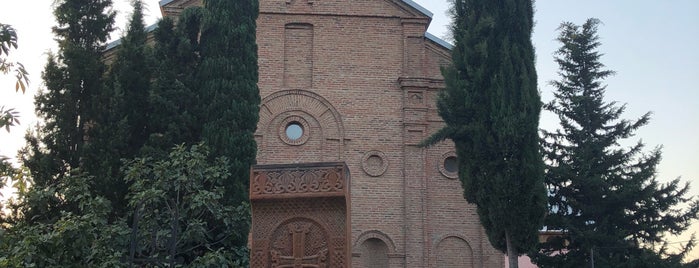 Ejmiatsin Armenian Apostolic Church is one of Orte, die scorn gefallen.