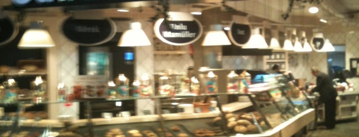 Cakes & Bakes is one of สถานที่ที่บันทึกไว้ของ Mutlu.