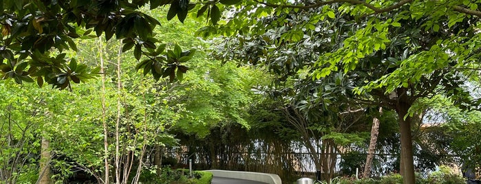 Crossrail Place Roof Garden is one of canary wharf.