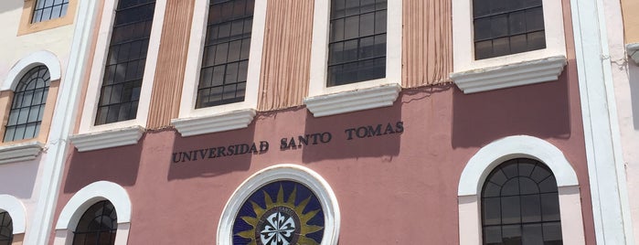 Universidad Santo Tomas Sede Centro is one of algunos lugares.