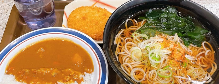 名代 富士そば 新橋駅前店 is one of 立ち食い・スタンドのそば・うどん.