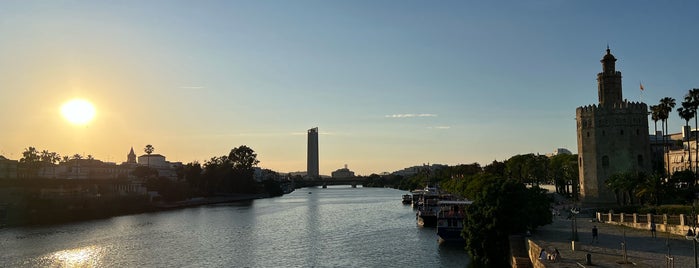 Puente de San Telmo is one of Sevilla Misterios y Leyendas.