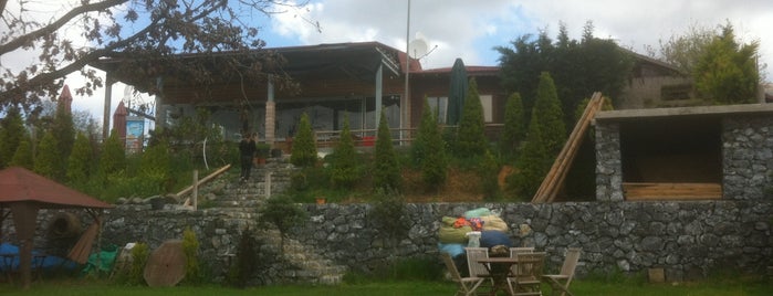 Bamboo Cafe & Restaurant is one of Pınar’ın listesi.