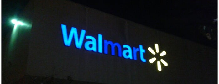 Walmart is one of Tempat yang Disukai Lucas.