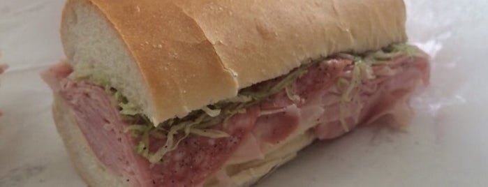 Denaro's Submarine Sandwiches is one of Saraさんのお気に入りスポット.