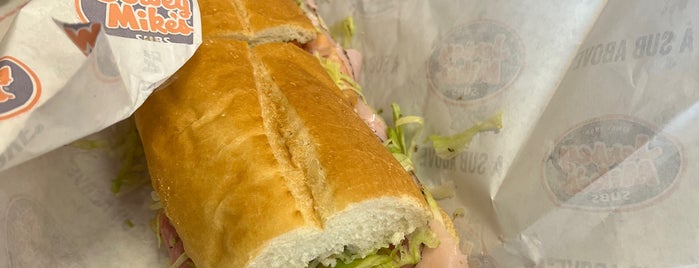 Jersey Mike's Subs is one of Tempat yang Disukai Lizzie.