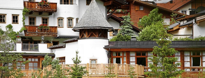 Rosa Alpina Relais & Chateaux is one of mooon - Hotels in Südtirol.