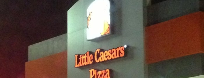 Little Caesars Pizza is one of Lieux qui ont plu à Changui.