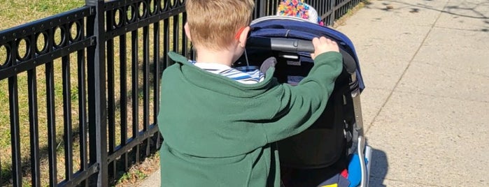 Petworth Playground is one of Orte, die John gefallen.