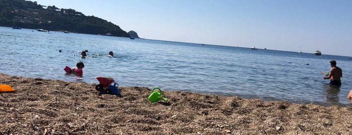 Spiaggia di Morcone is one of J'espère y aller un jour....