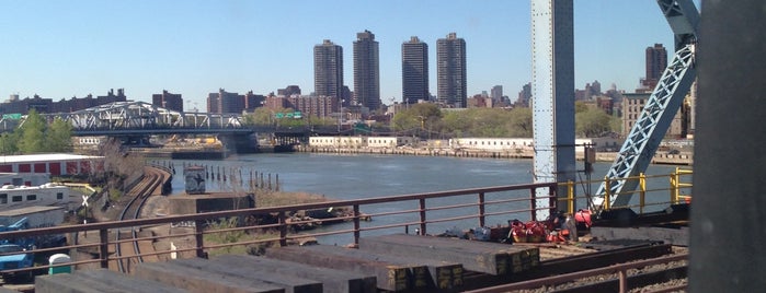 Metro-North Park Avenue Bridge (Bronx / Manhattan) is one of Posti che sono piaciuti a Karl.