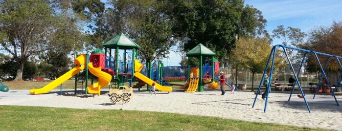 Lindbergh Park is one of Nichole'nin Beğendiği Mekanlar.