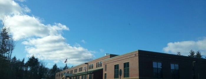 Merrimack Middle School is one of Joeさんのお気に入りスポット.