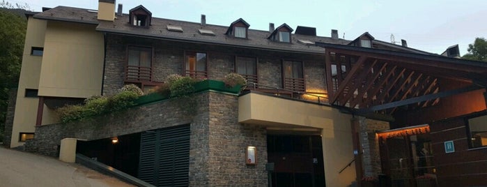 Hotel Restaurant Riberies is one of Locais curtidos por Hugo.