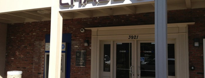 Chase Bank is one of Nichole : понравившиеся места.