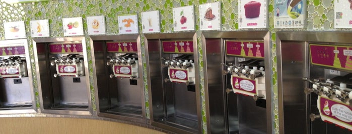 Menchie's is one of Lugares guardados de Valerie.