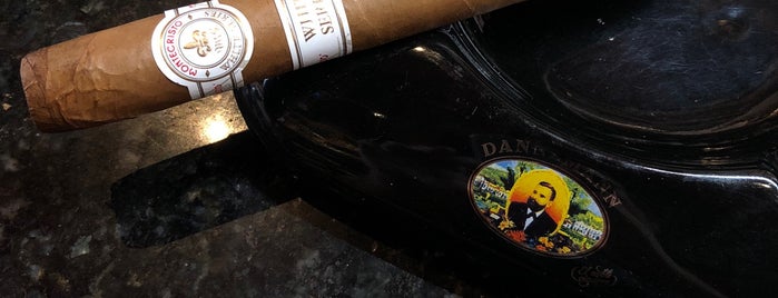 Macabi Cigars And Liqor Bar is one of Orte, die Addison gefallen.