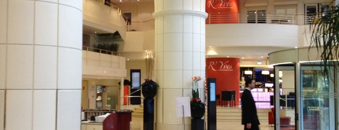 Paris Marriott Rive Gauche Hotel & Conference Center is one of Joao'nun Beğendiği Mekanlar.