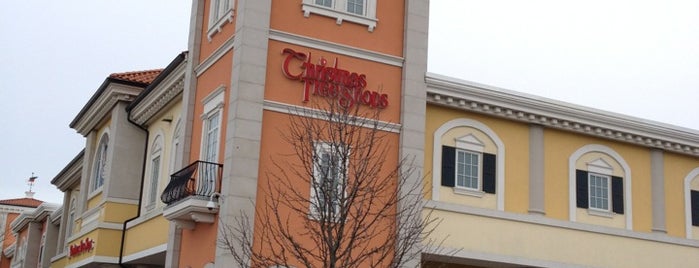 Christmas Tree Shops is one of สถานที่ที่ Trever ถูกใจ.