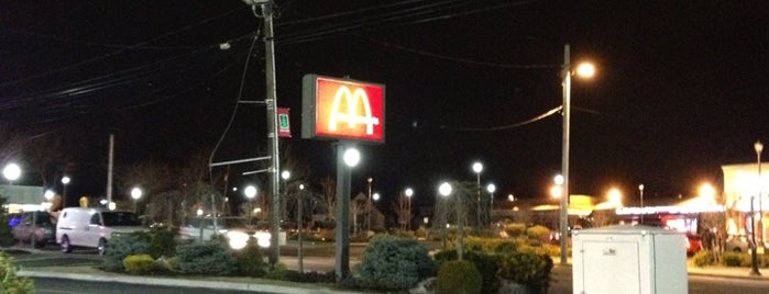 McDonald's is one of Tempat yang Disukai Amanda.