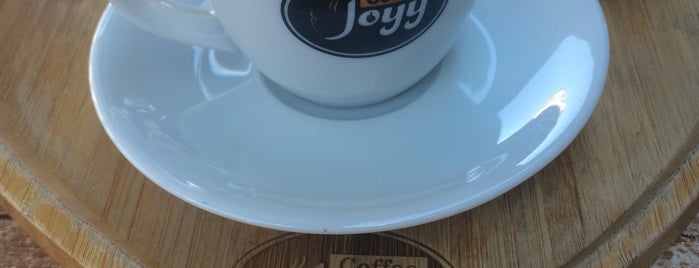 Joyy Coffee Bistro is one of Orte, die Bahar gefallen.