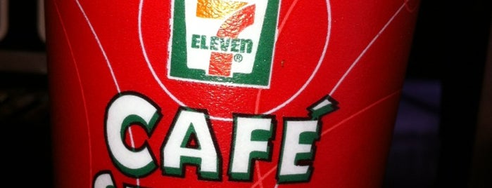 7- Eleven is one of gilさんのお気に入りスポット.