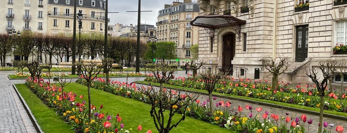 Mairie de Levallois-Perret is one of Lieux Culturels visités.