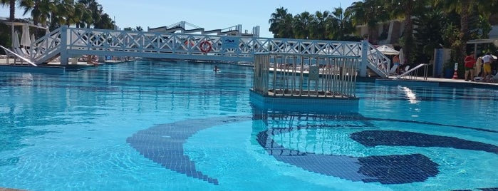 Crystal Waterworld Pool is one of สถานที่ที่ Selcan ถูกใจ.