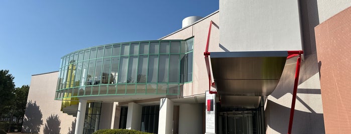 芦屋市立美術博物館 is one of Art Galleries.