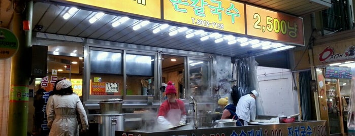 홍두깨손칼국수 is one of Seoul Food Trip.
