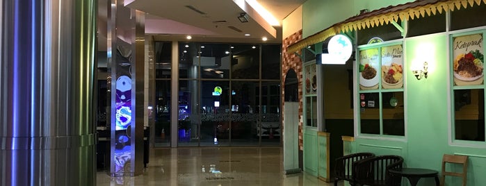 Bintaro Entertainment Center is one of Locais curtidos por marizka.