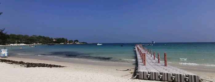 Vong Deuan Beach is one of Tempat yang Disukai Dale.