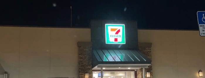 7-Eleven is one of Tempat yang Disukai Steven.