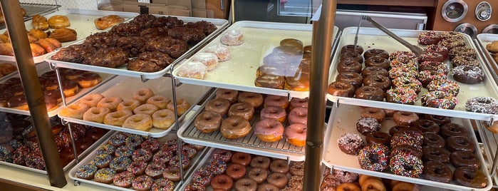 Fresh Donut And Deli is one of Favorites.