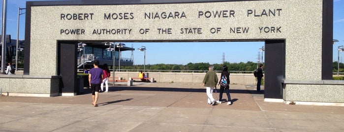 Robert Moses Niagara Power Plant is one of Lieux qui ont plu à Lizzie.