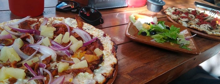 Adobe Pizza is one of Lugares favoritos de Fabiola.