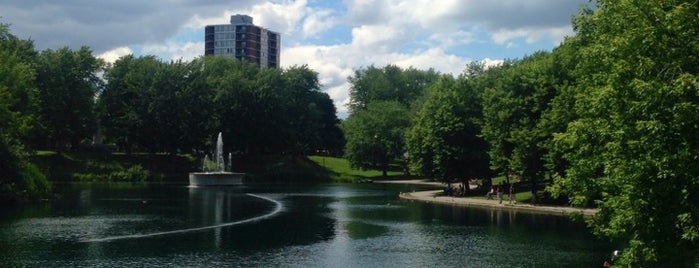 Parc La Fontaine is one of Montréal: My favorite chill places!.