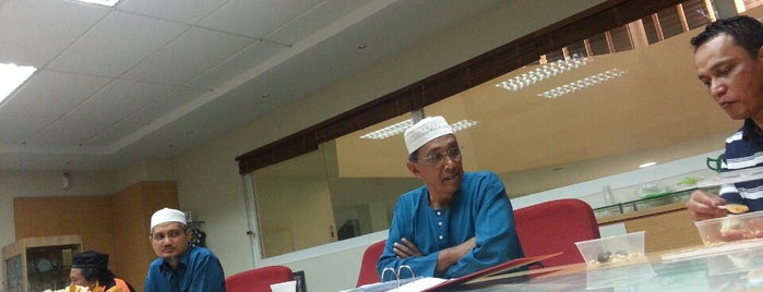 Conference Room at Al-Iman Mosque is one of Mosque Convention 2011 @ Shangri La Hotel.