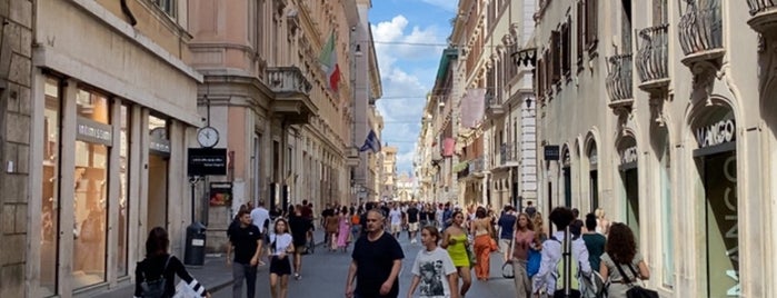Via Frattina is one of Римские каникулы.