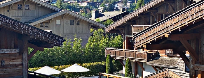 Les Loges Blanches Resort Megeve is one of สถานที่ที่ Caro ถูกใจ.